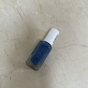 ✨ essie quick dry nail polish ✨